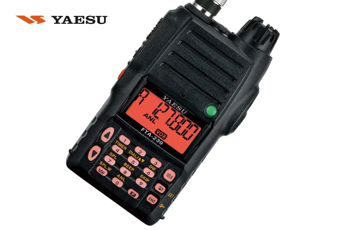 Авіаційна радіостанція Yaesu FTA-230